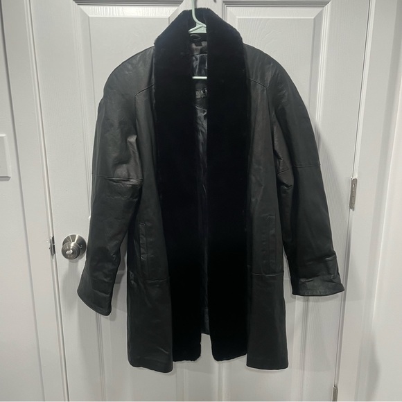 Vintage Jackets & Blazers - Vintage Leather Jacket Faux Fur Collar Trim Black Genuine Leather Hook Closure M